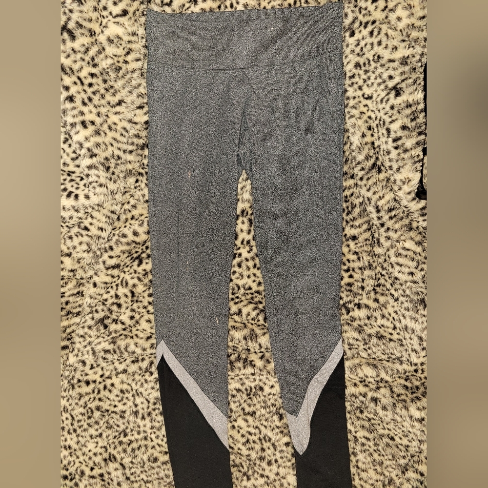 Victoria's secret limited Edition leggings - Picture 2 of 6
